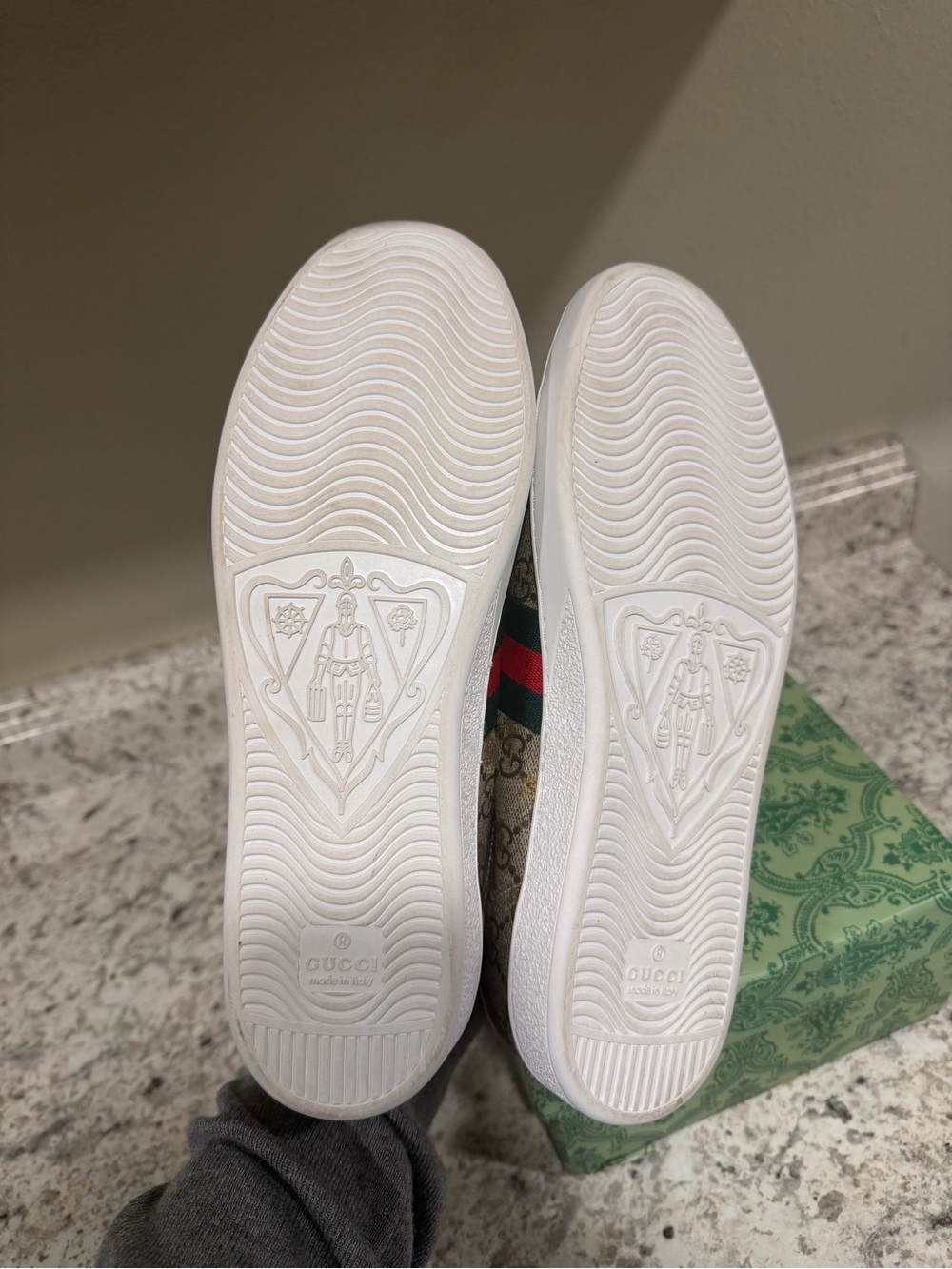 Gucci beige GG canvas sneakers with green and red web and red heel - Picture 4 of 6